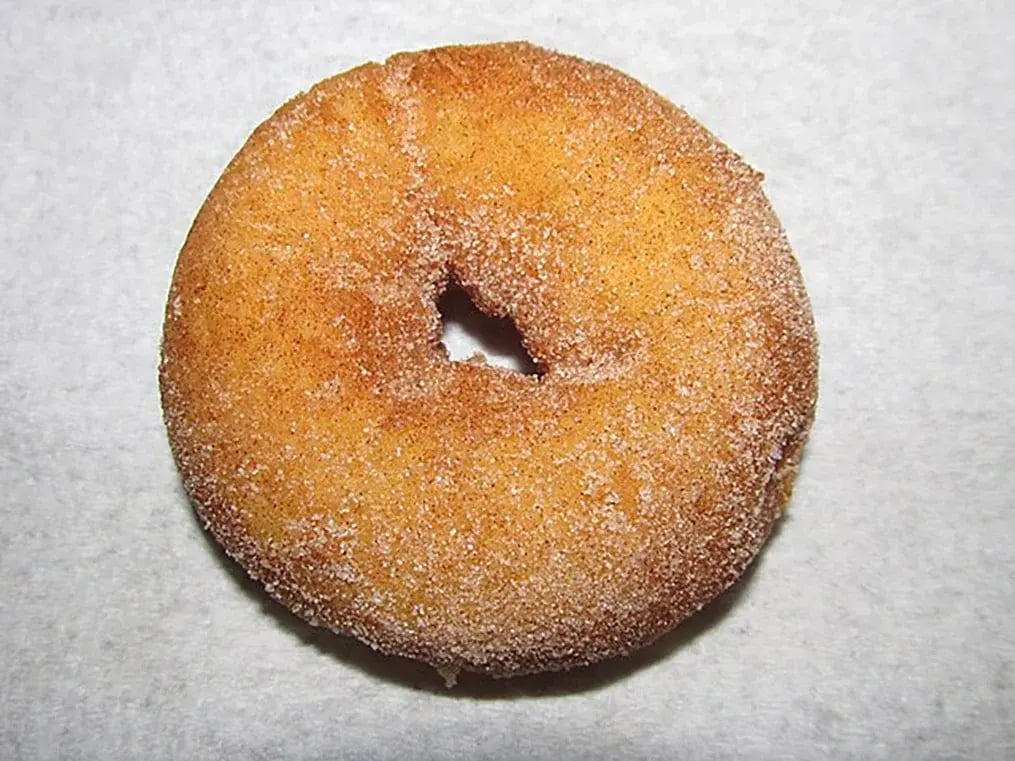 vegan-cinnamon-doughnut